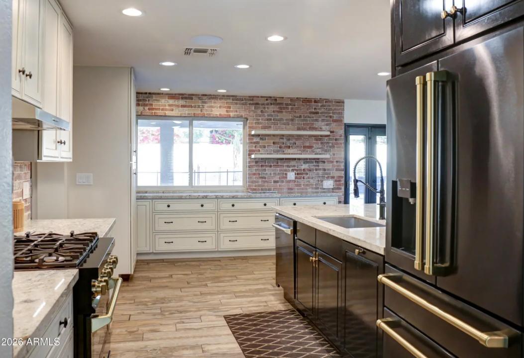 Real Estate Picture 13