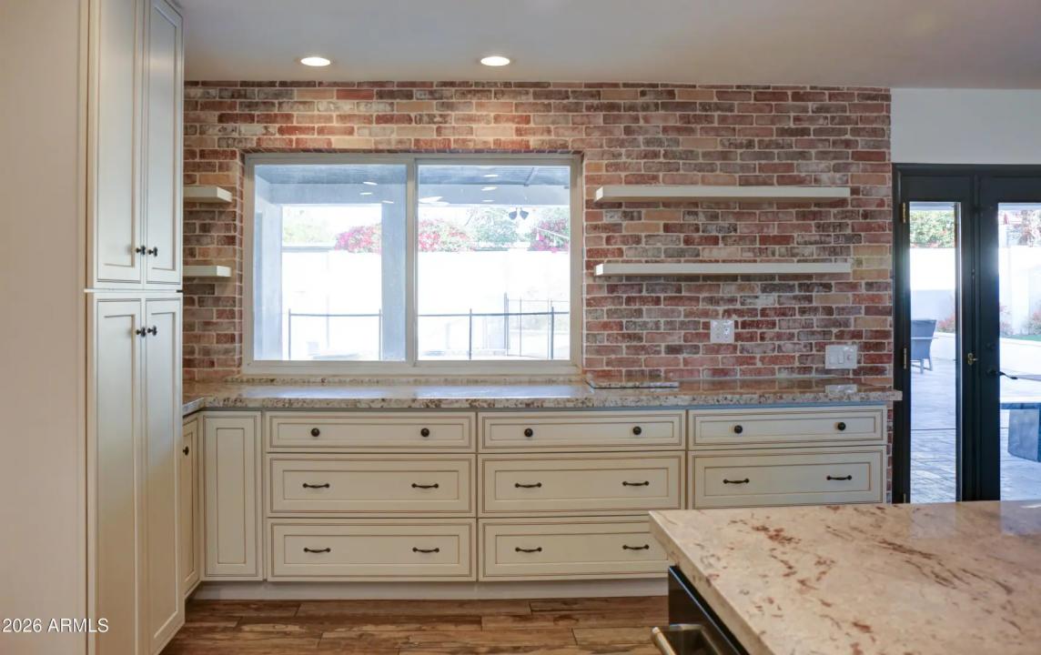 Real Estate Picture 16