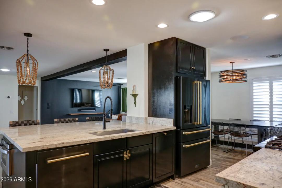 Real Estate Picture 18