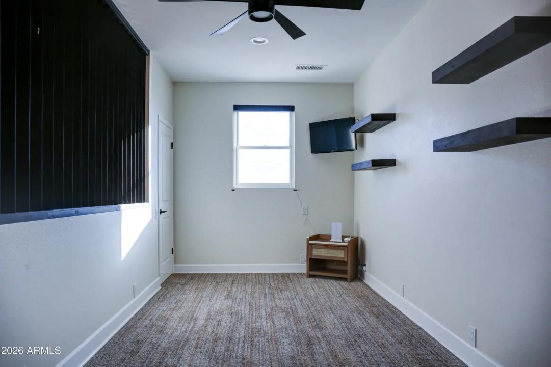 Real Estate Picture 24