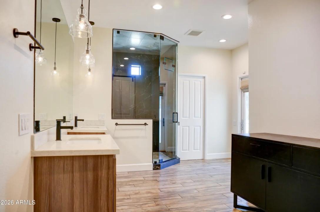 Real Estate Picture 29