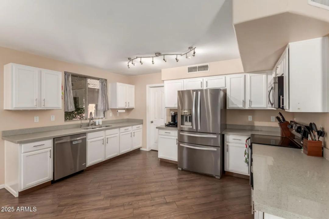 Real Estate Picture 13