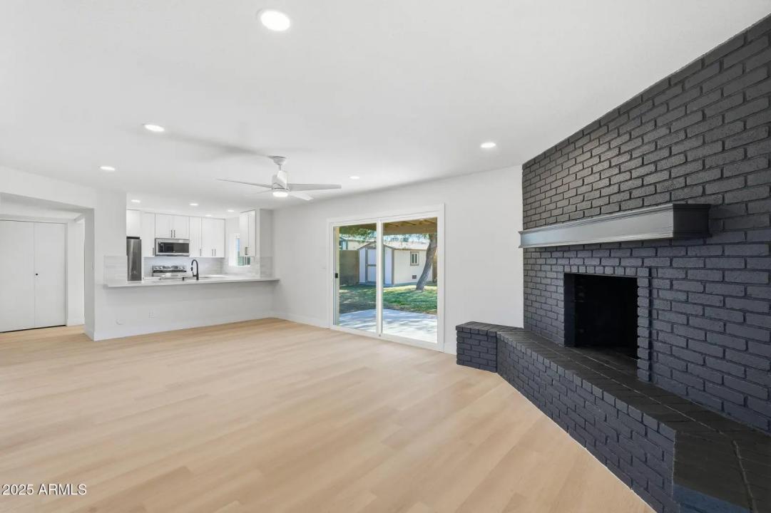 Real Estate Picture 8