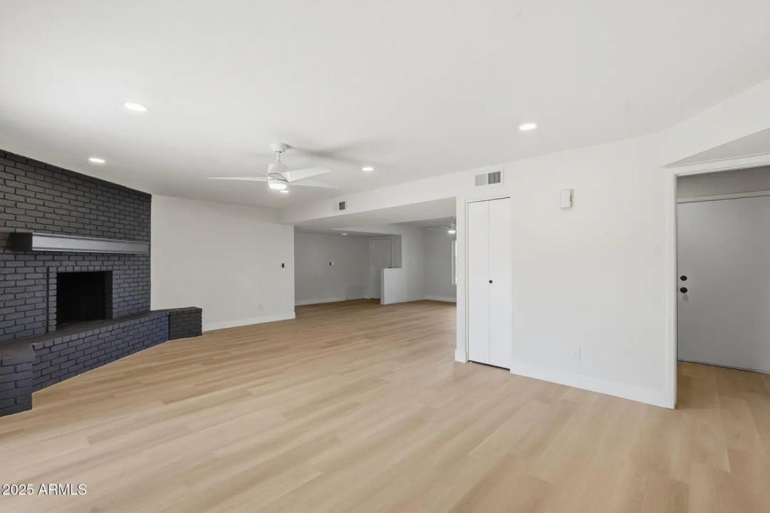 Real Estate Picture 9