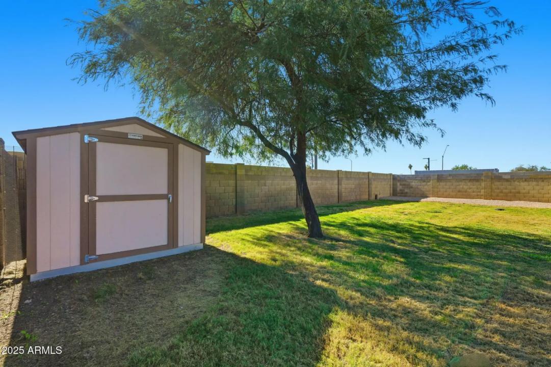 Real Estate Picture 32