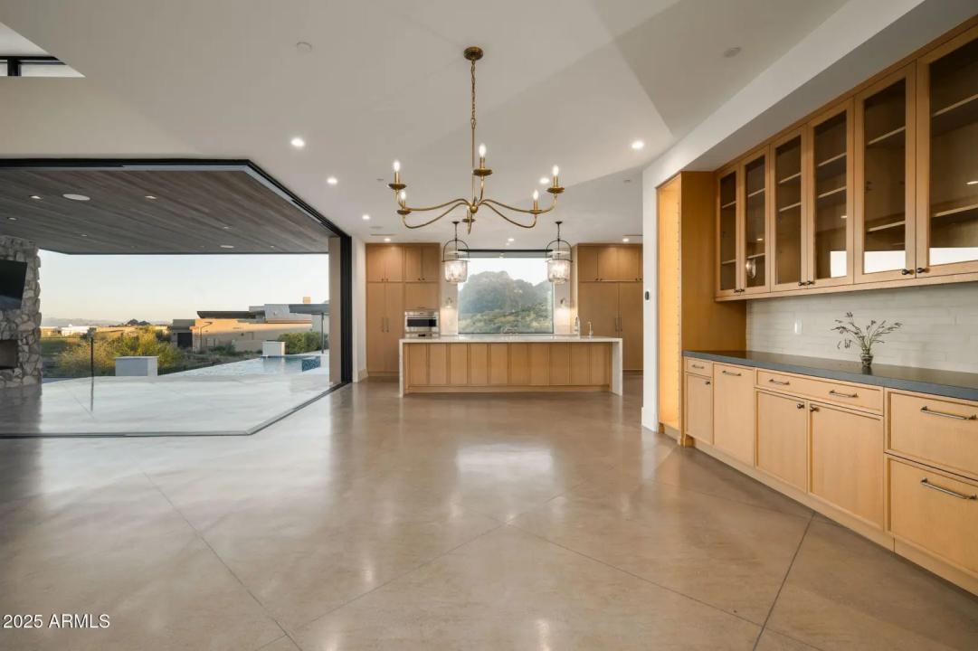 Real Estate Picture 7