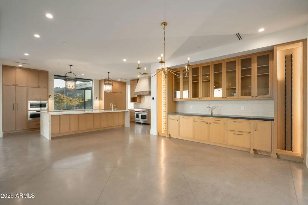 Real Estate Picture 5