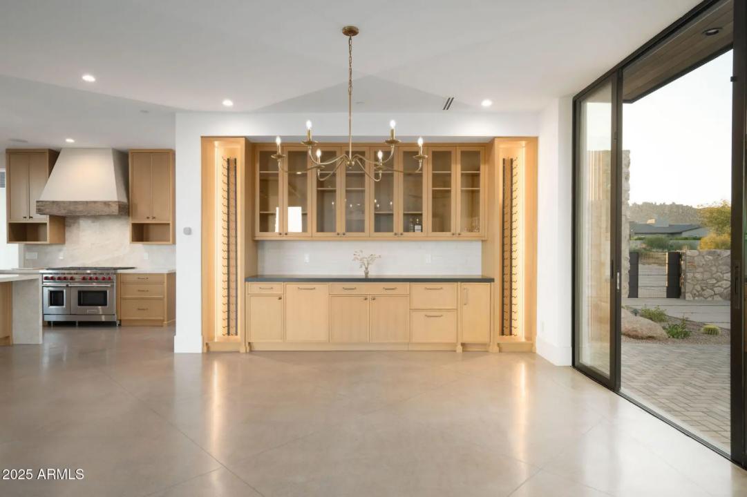 Real Estate Picture 9