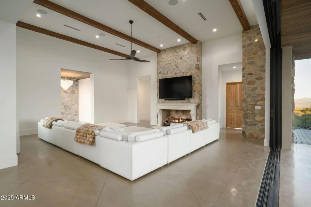 Real Estate Picture 10