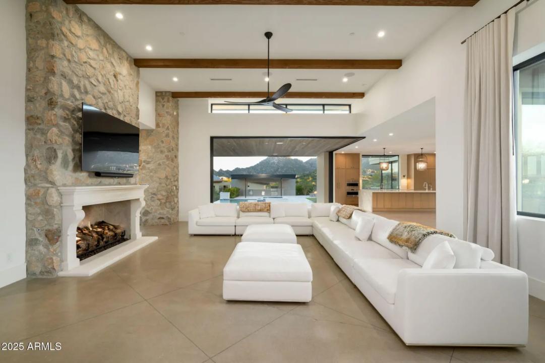 Real Estate Picture 11