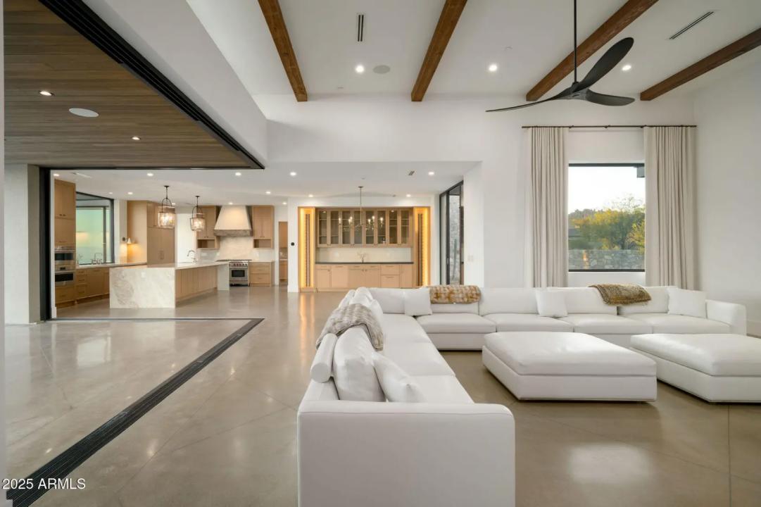 Real Estate Picture 12