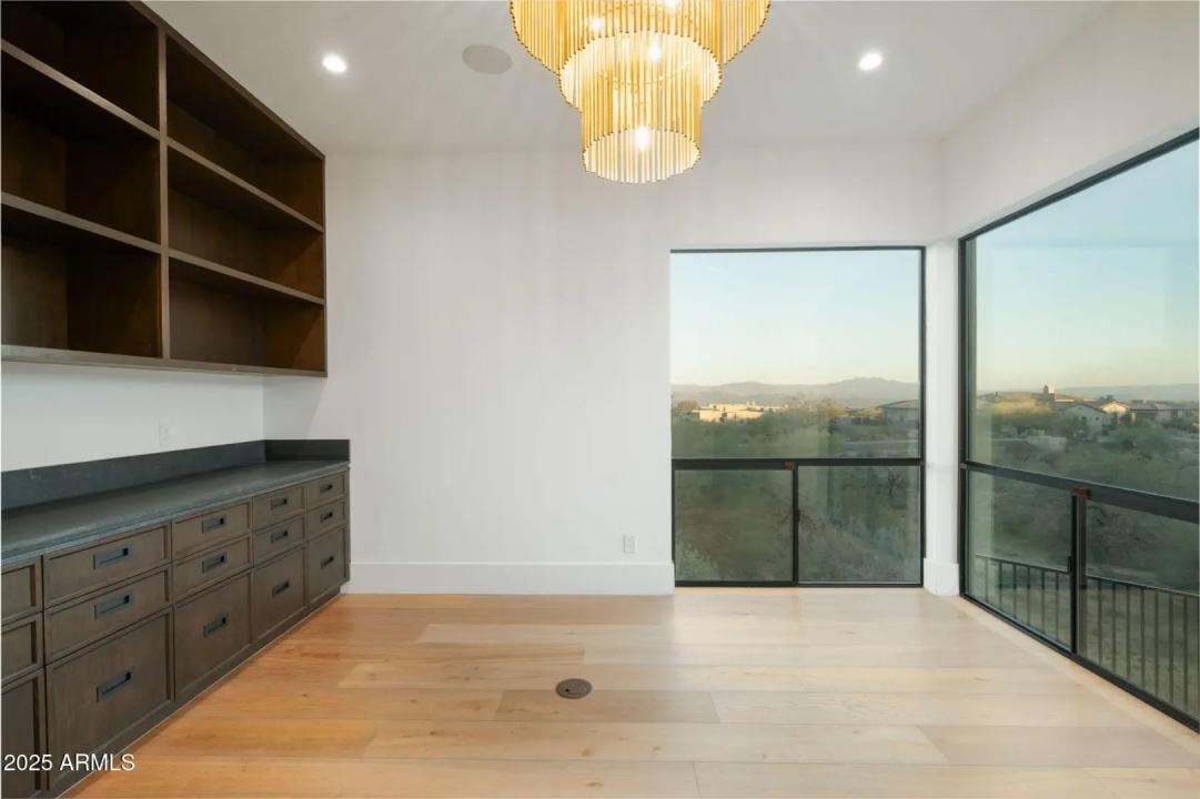 Real Estate Picture 16