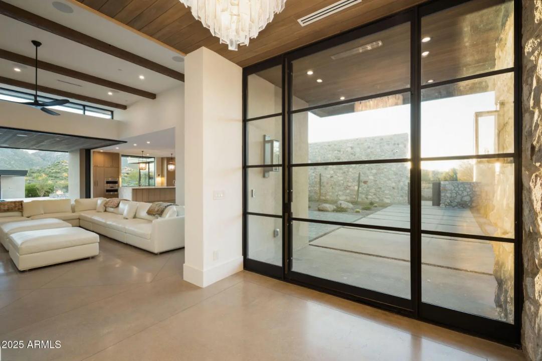 Real Estate Picture 14