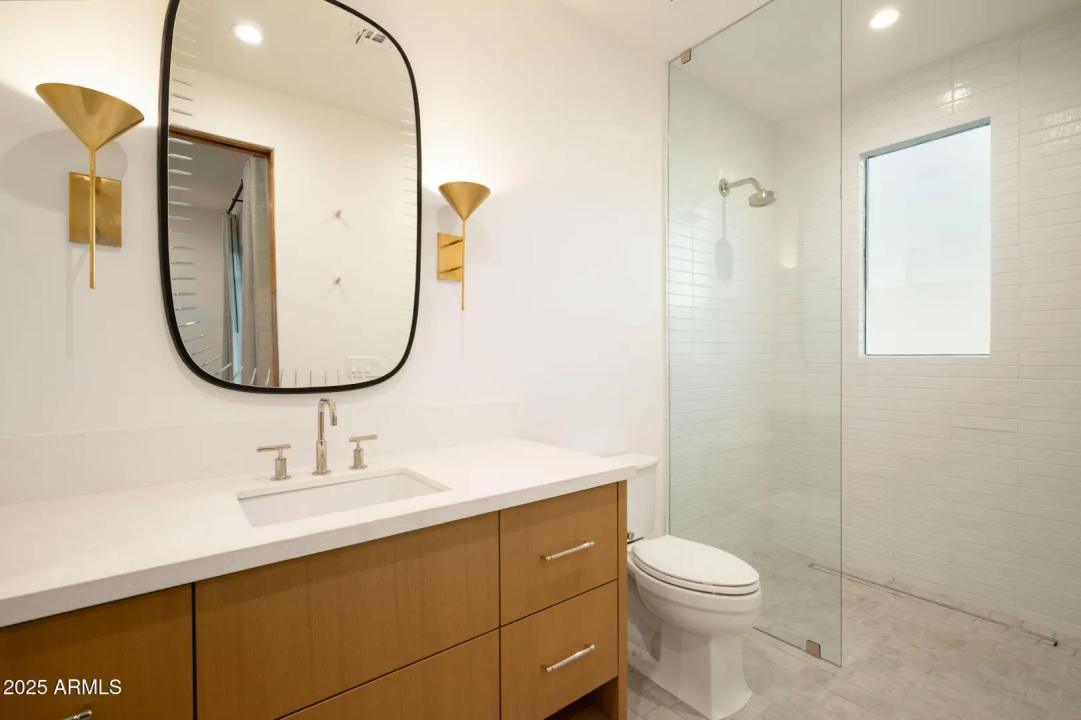 Real Estate Picture 24