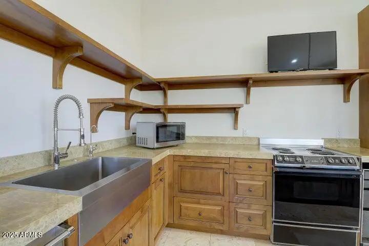 Real Estate Picture 11