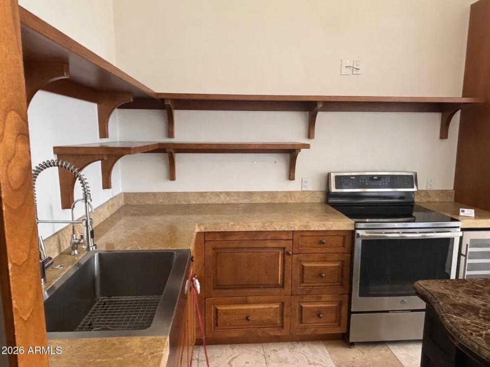 Real Estate Picture 8