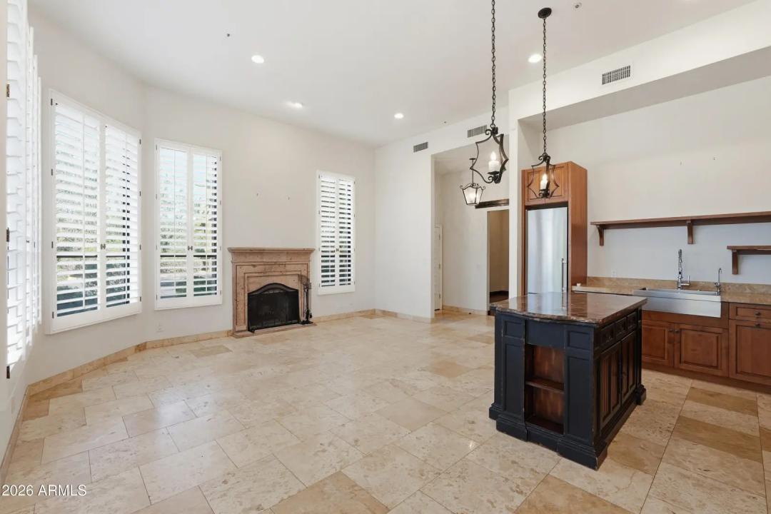 Real Estate Picture 4