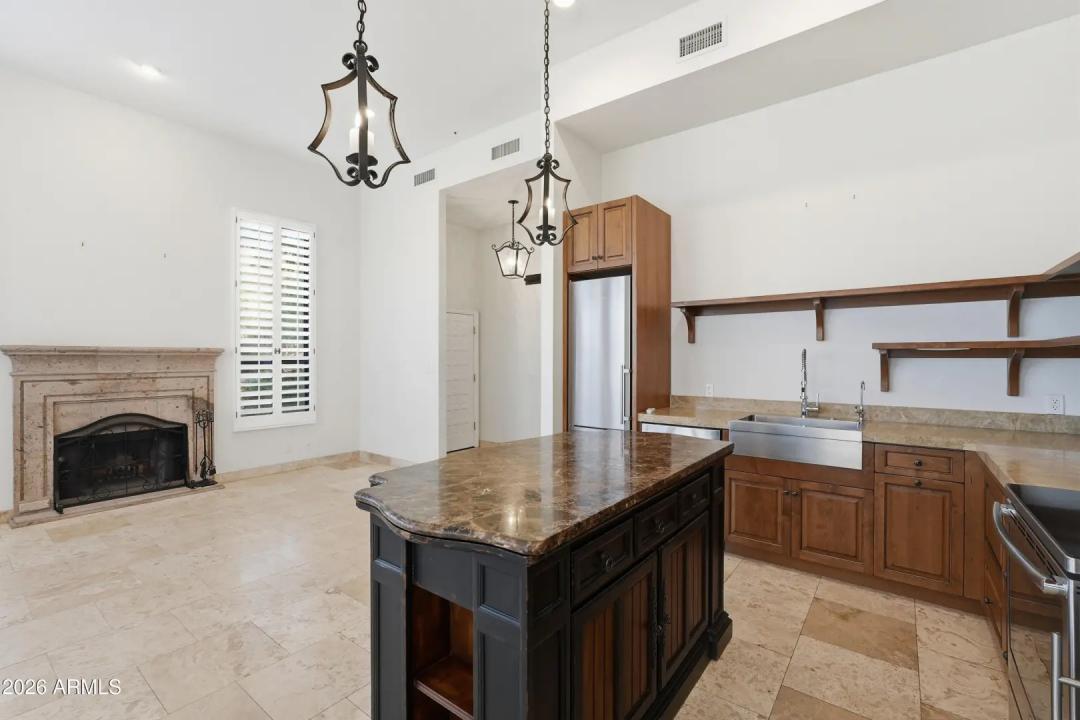 Real Estate Picture 5