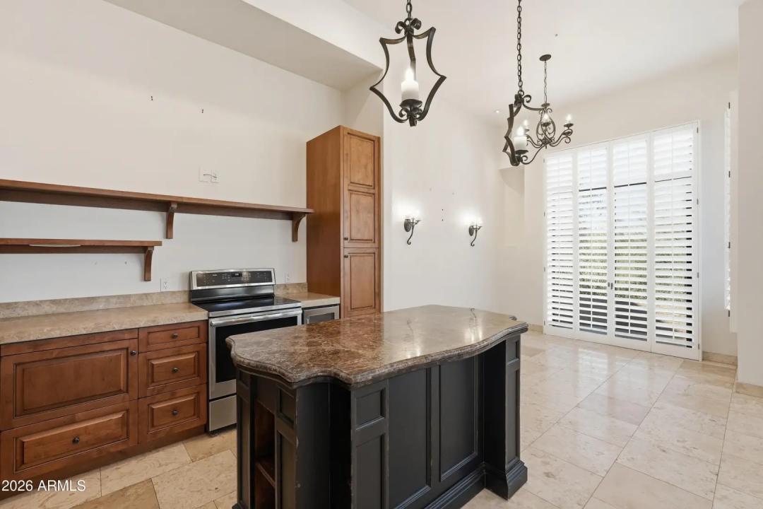 Real Estate Picture 10