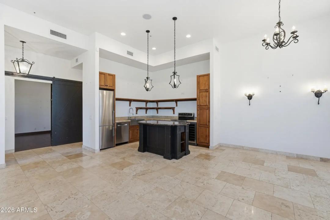 Real Estate Picture 14