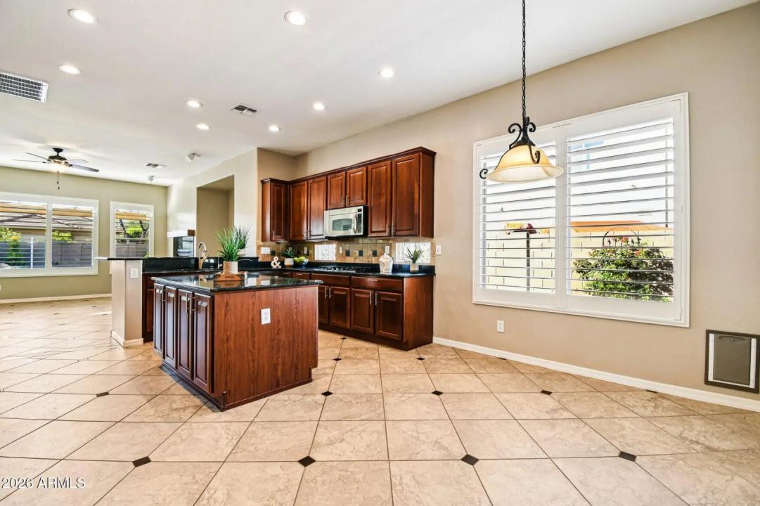 Real Estate Picture 24