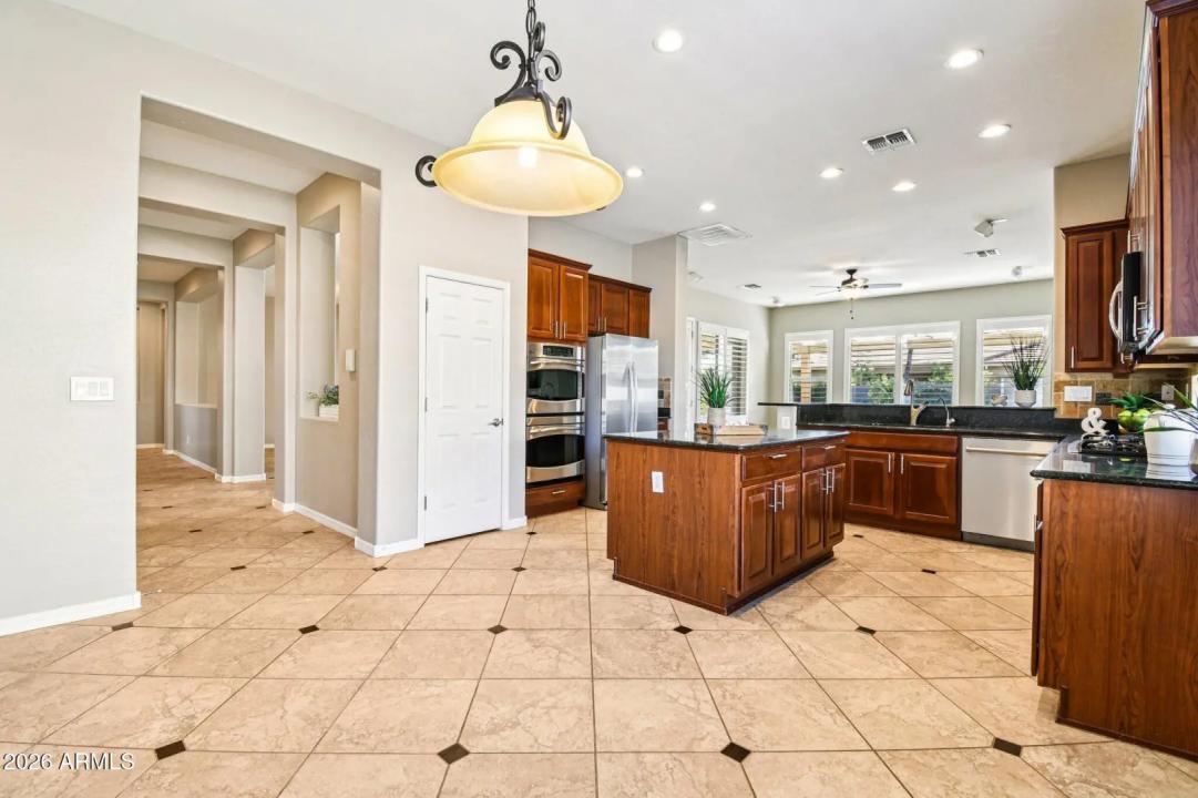 Real Estate Picture 25