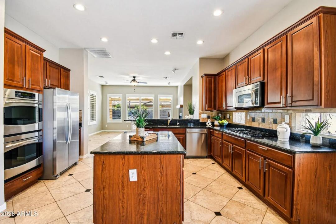 Real Estate Picture 6