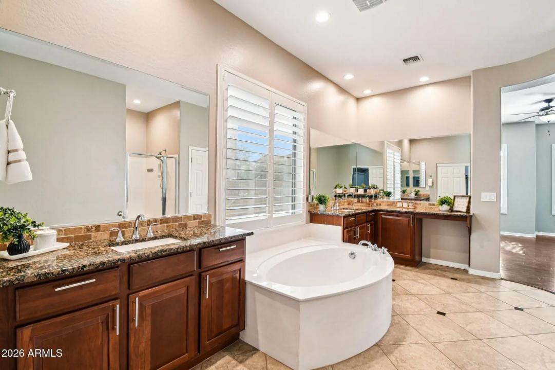 Real Estate Picture 8