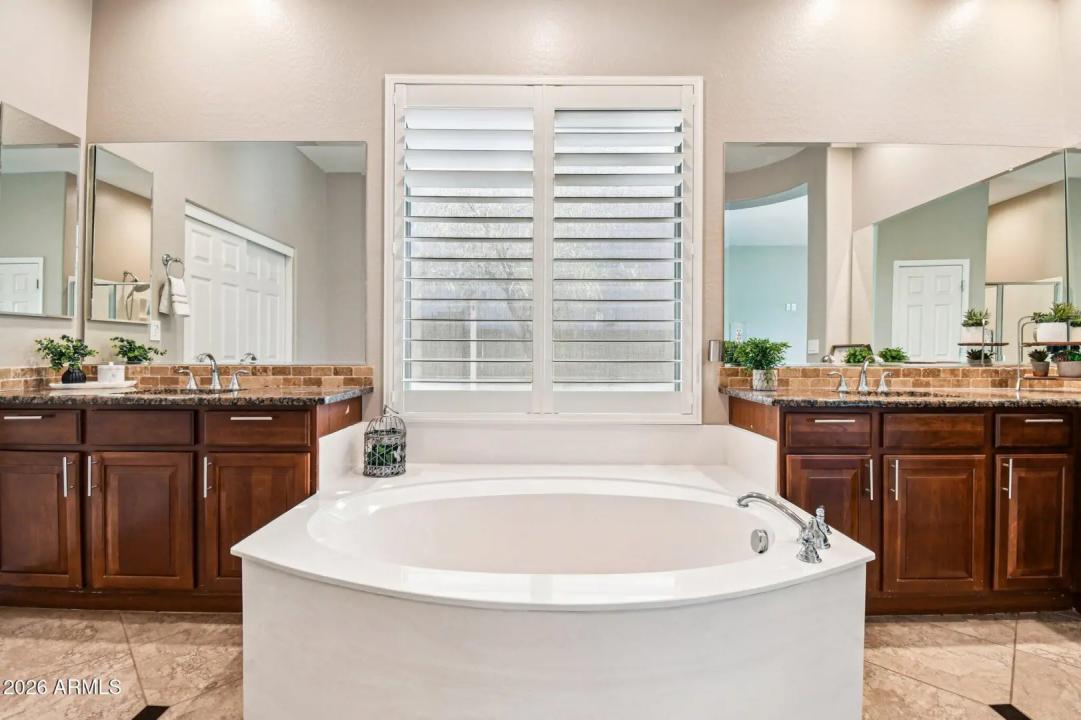 Real Estate Picture 43