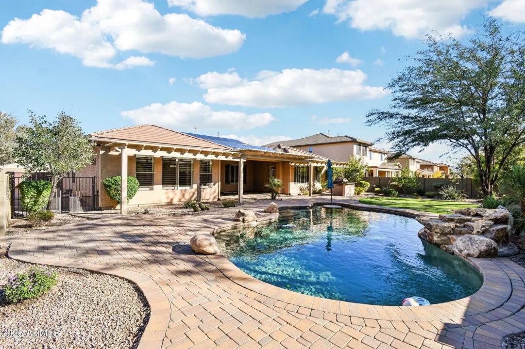 Real Estate Picture 3