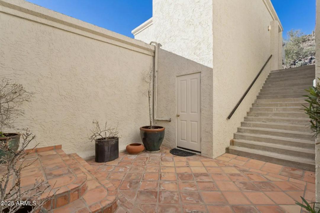 Real Estate Picture 3