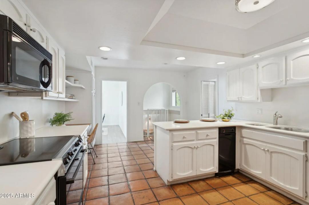 Real Estate Picture 7