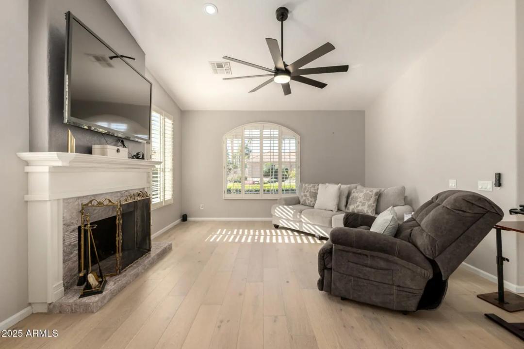 Real Estate Picture 8