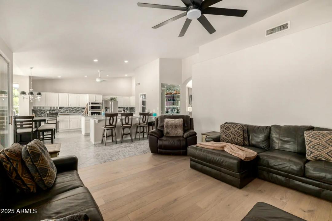 Real Estate Picture 16