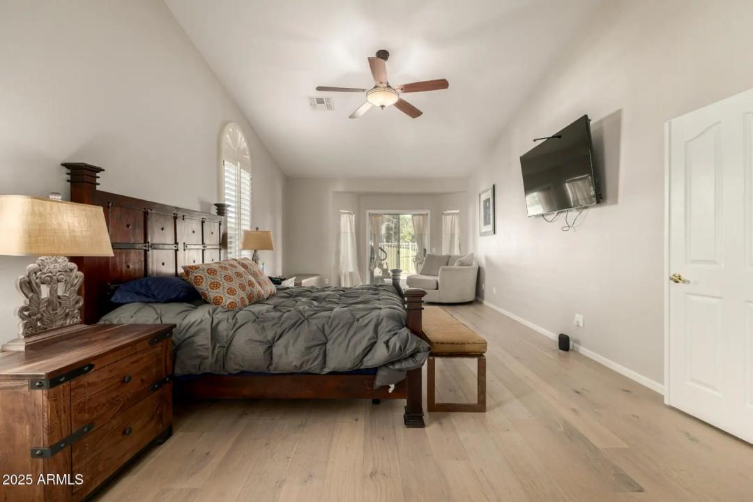 Real Estate Picture 24