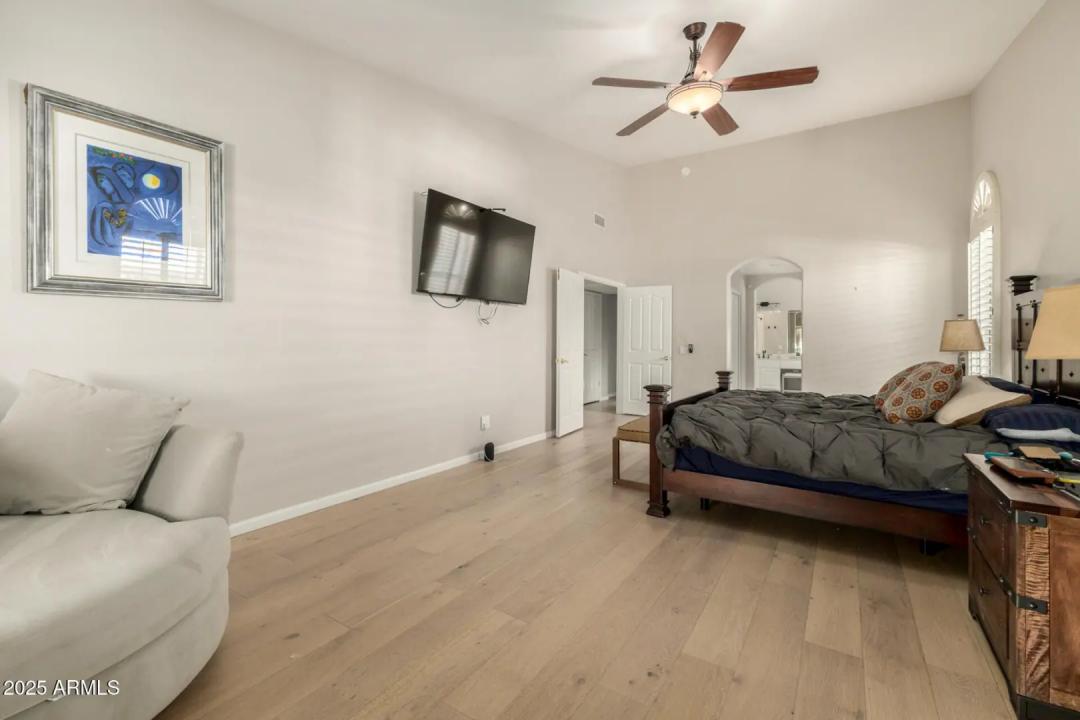 Real Estate Picture 25