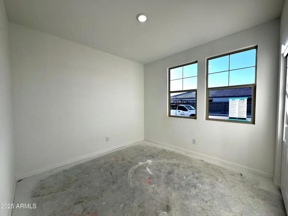 Real Estate Picture 6