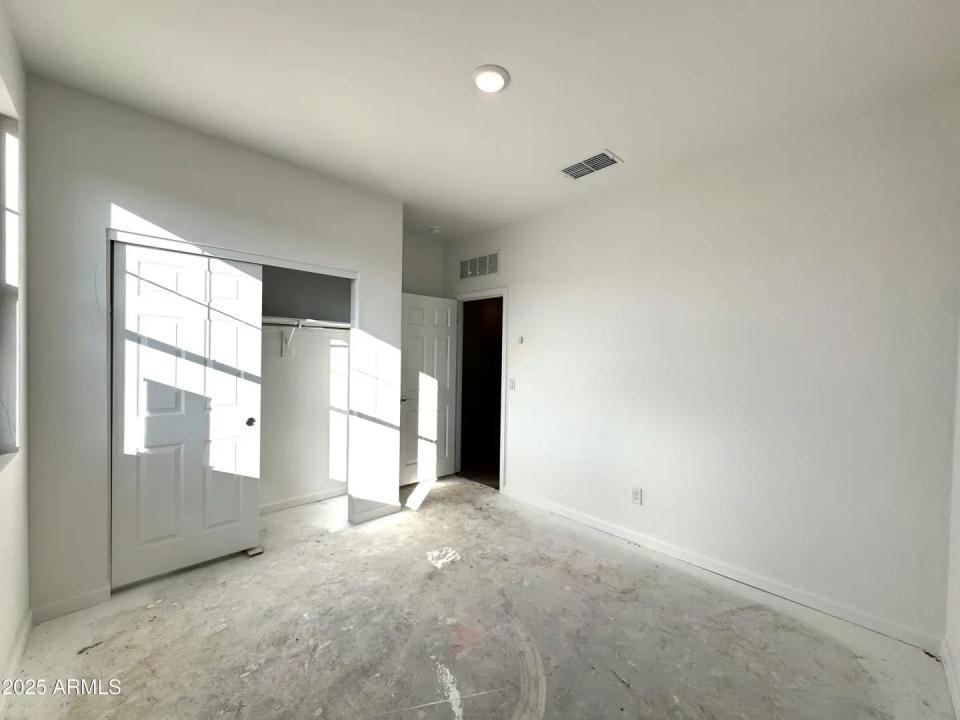 Real Estate Picture 7