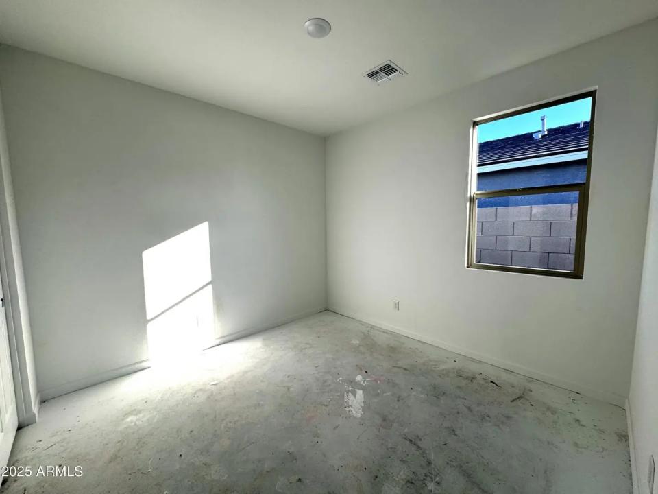 Real Estate Picture 9