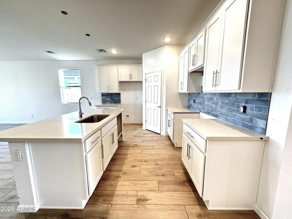 Real Estate Picture 11