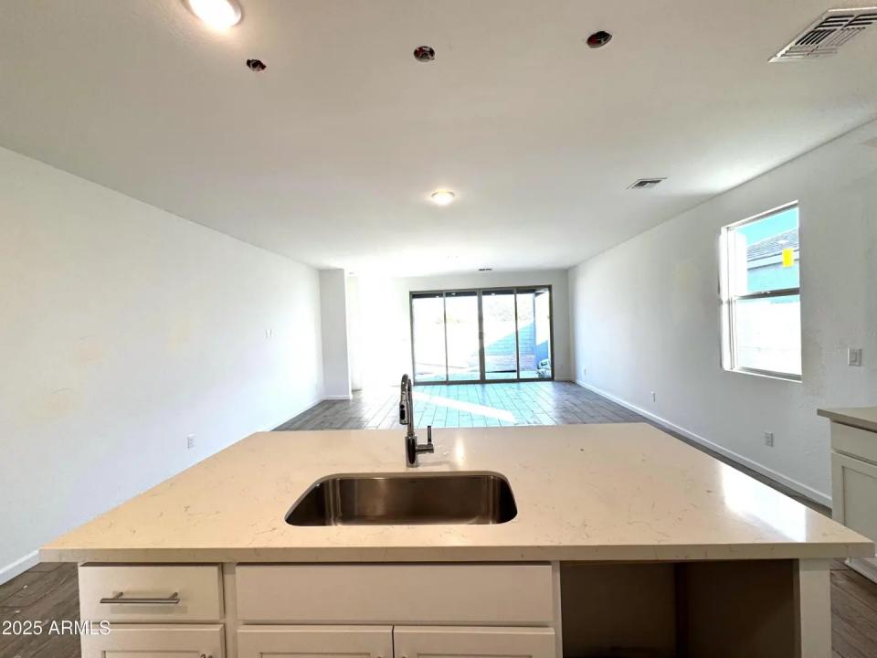 Real Estate Picture 12