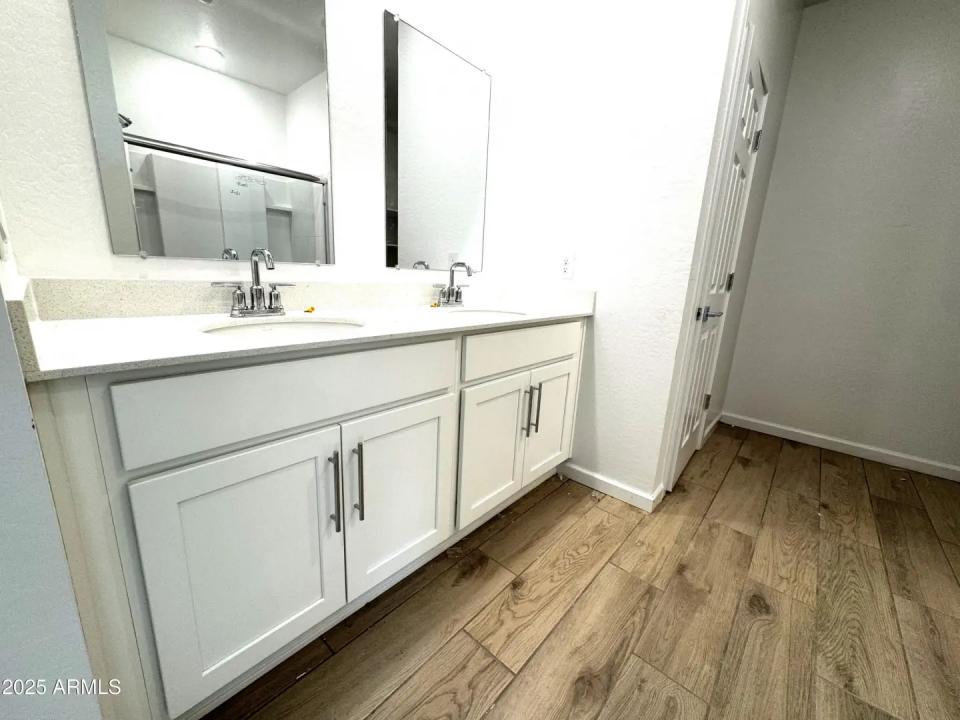 Real Estate Picture 17