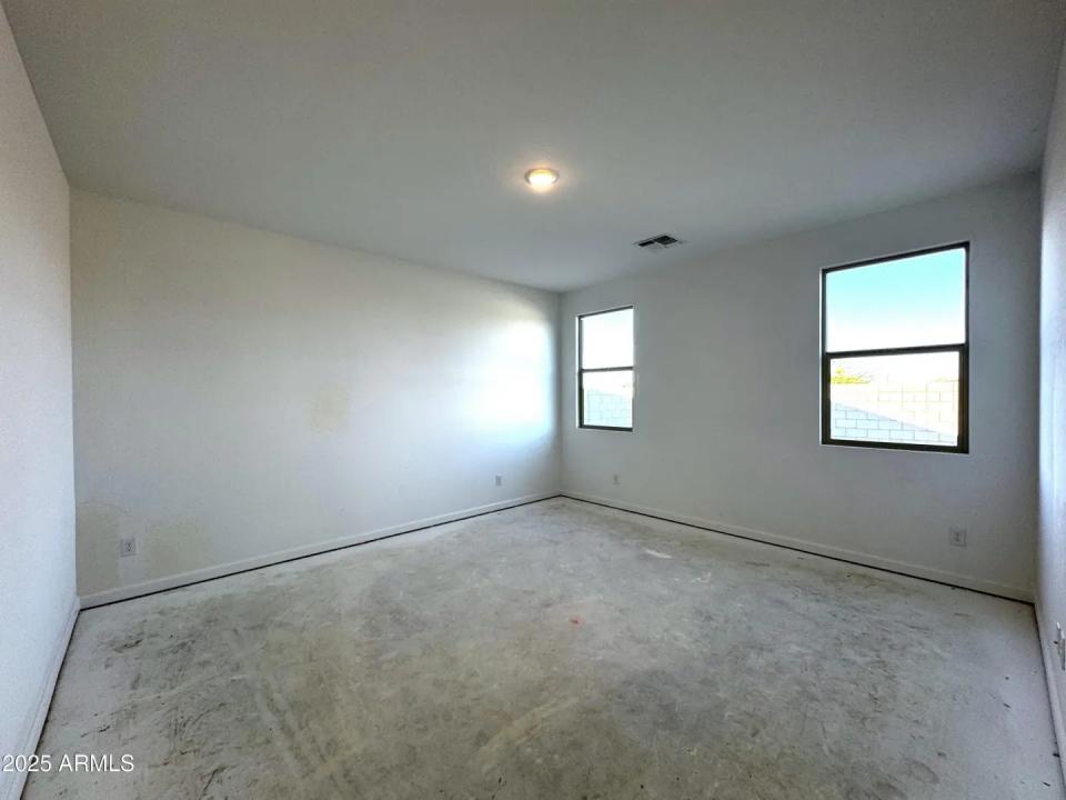 Real Estate Picture 18