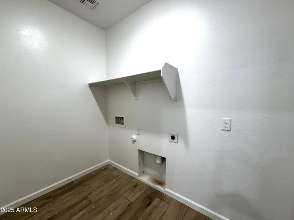 Real Estate Picture 22