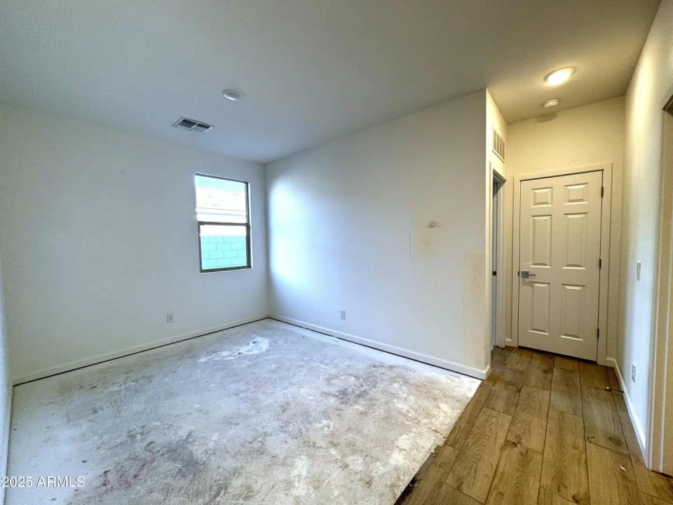 Real Estate Picture 23