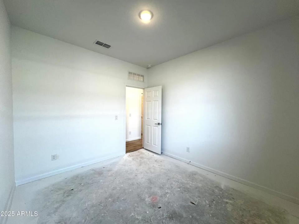 Real Estate Picture 26