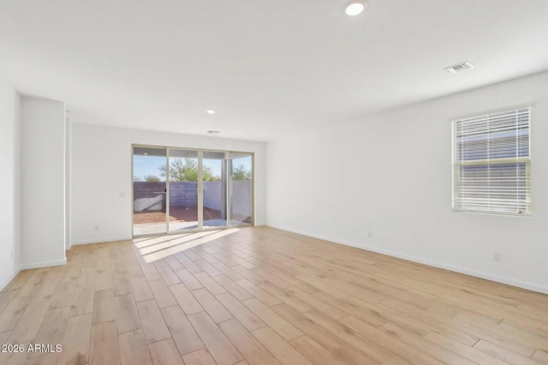 Real Estate Picture 6