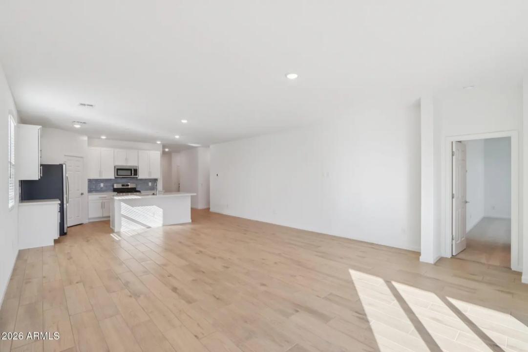 Real Estate Picture 7