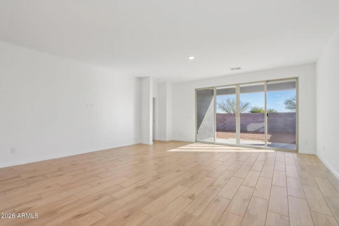 Real Estate Picture 8