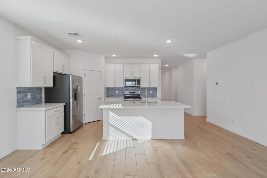 Real Estate Picture 11